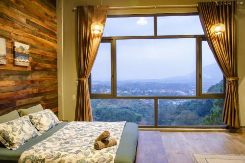 Suite with Mountain View