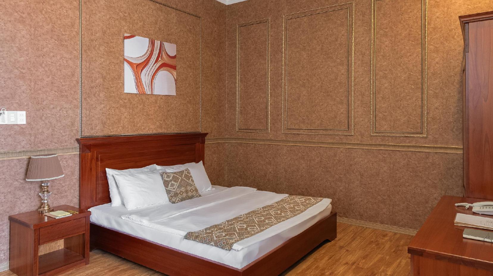 Deluxe Double Room - Bed