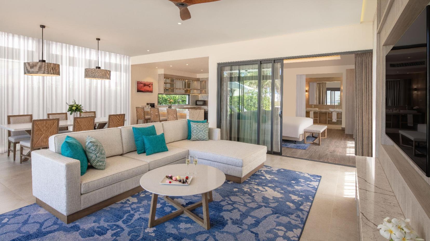 The Level 3 Bedroom Oceanfront Villa - Separate living room