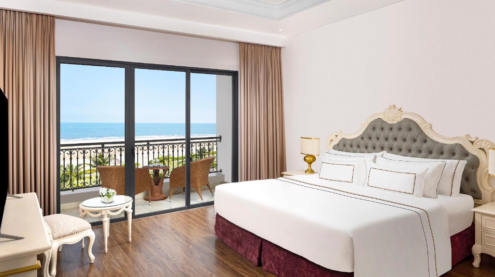 Two Bedroom Deluxe Ocean View - Bed