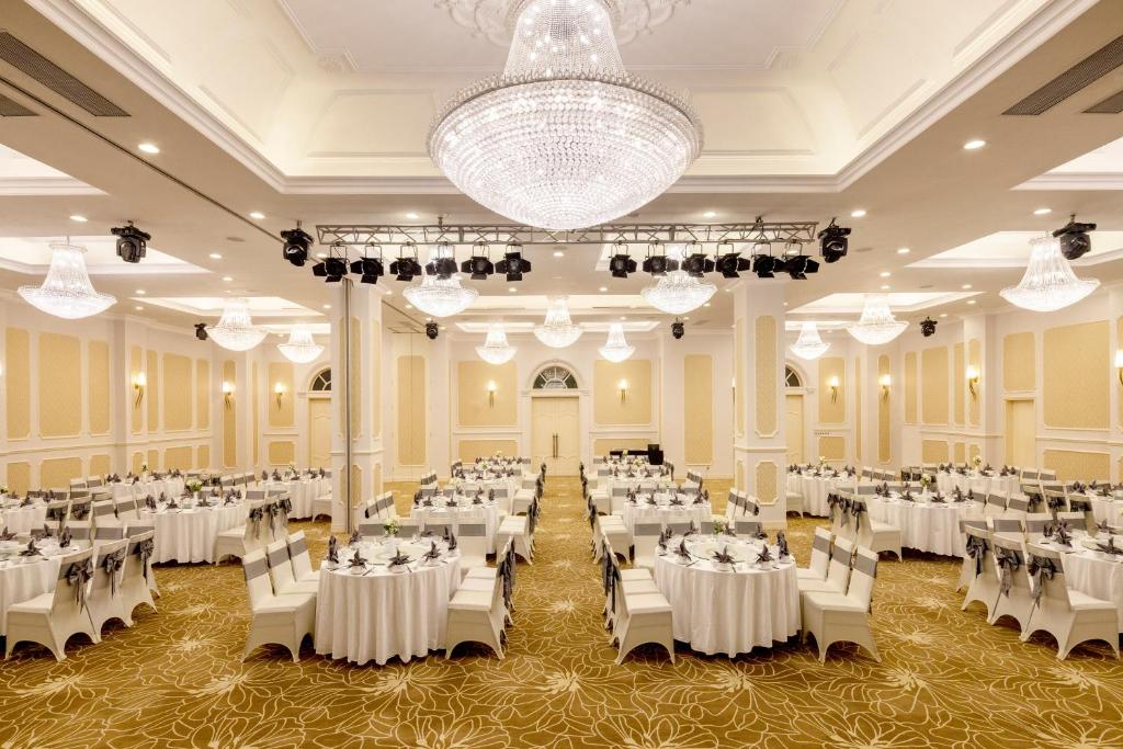 Banquet hall