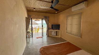 Standard Double Room (Ocean side) - Bed