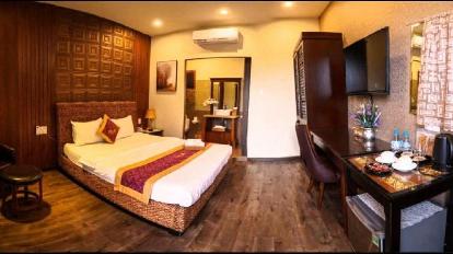 Deluxe Double Room with Bathtub - Interior view