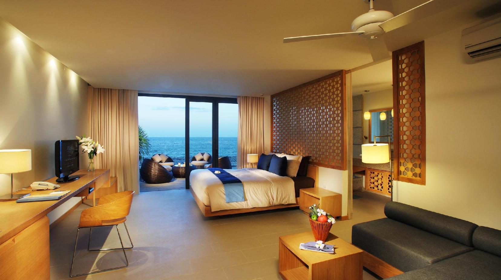 2-Bedroom Ocean View Unit - Bed