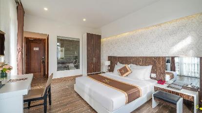 1 King Premium Suite - Bedroom