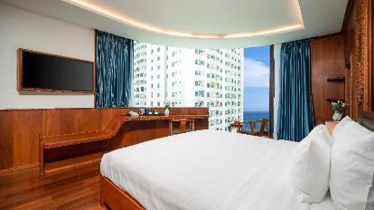 Deluxe Double Room with Bathtub - View