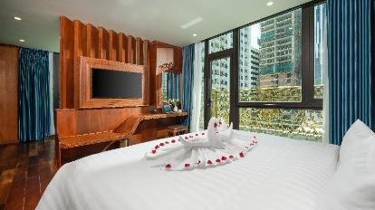 Suite with Balcony - Bed