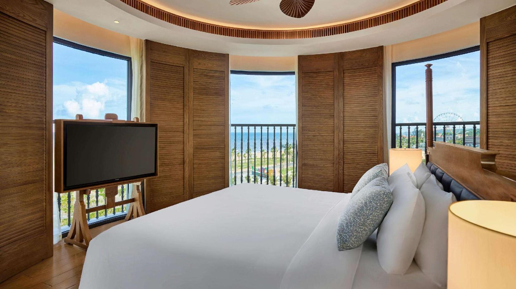 Admiral Suite with Ocean Front Seaview - Guestroom