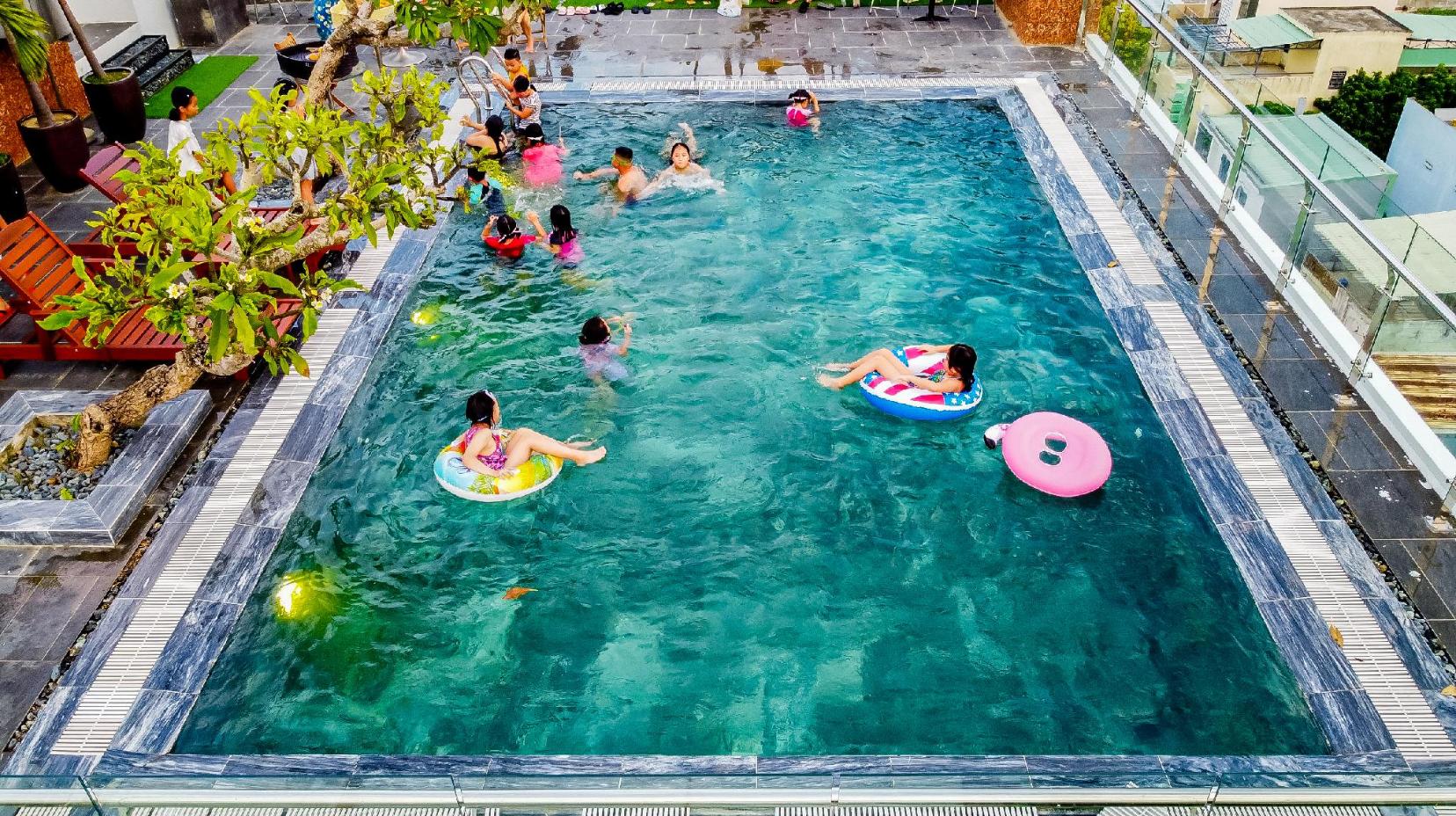 Swimming pool