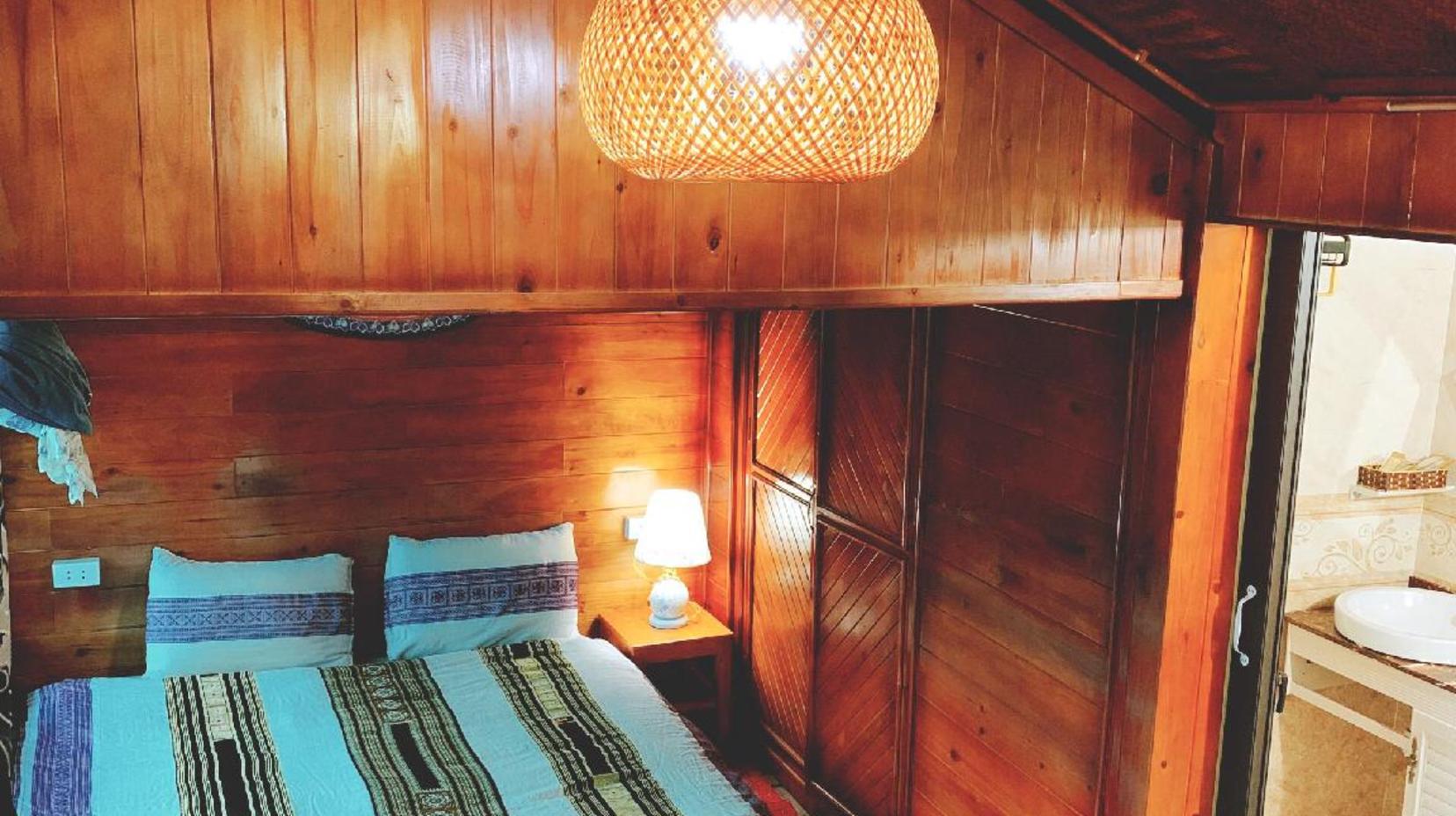 Deluxe Bungalow - Bed