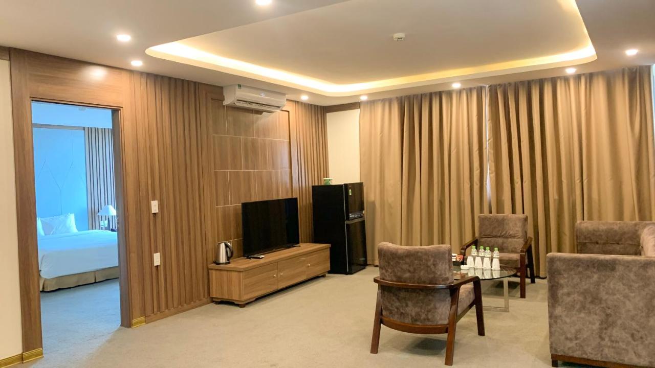 Shared lounge/TV area