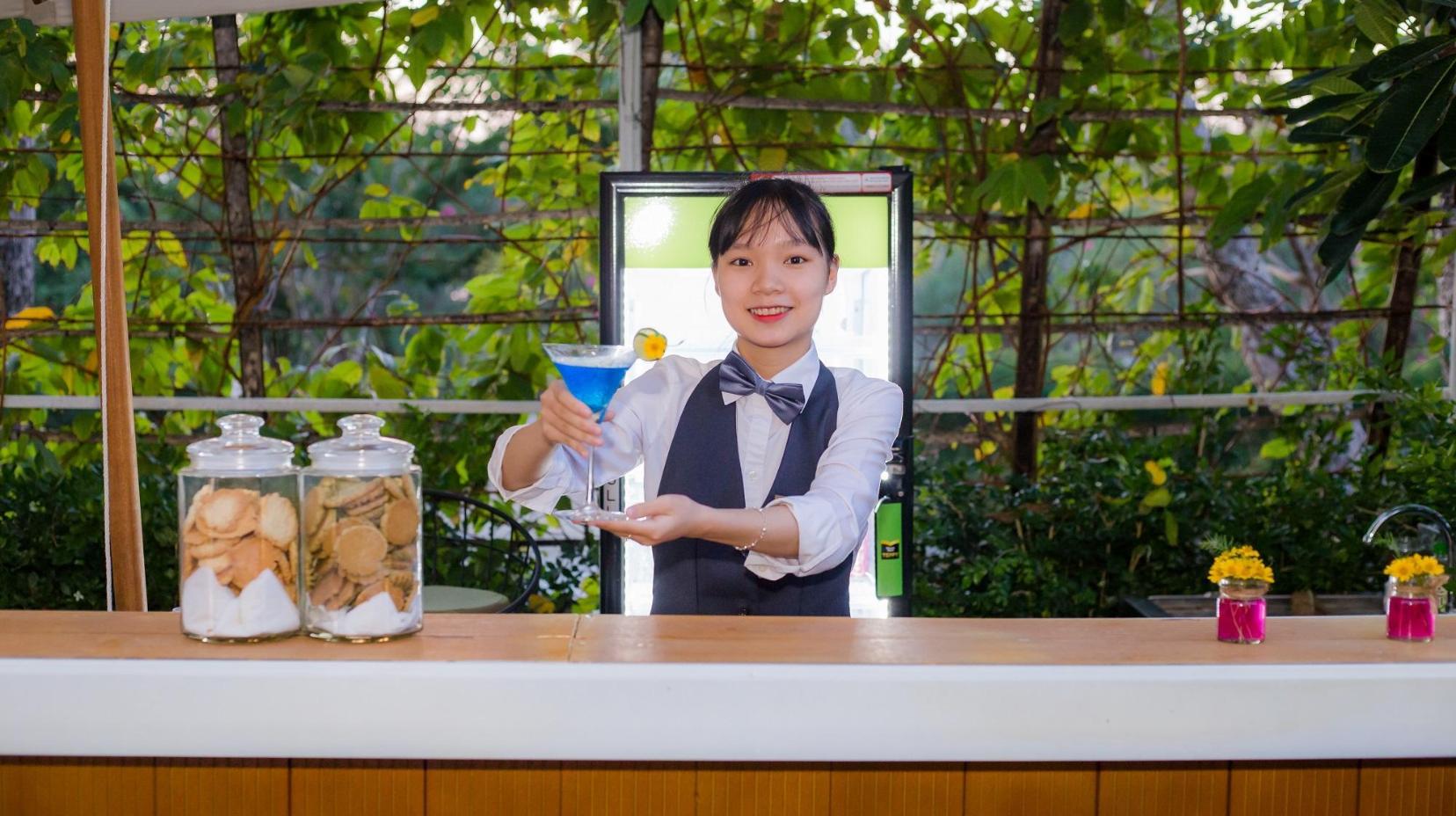 Poolside bar