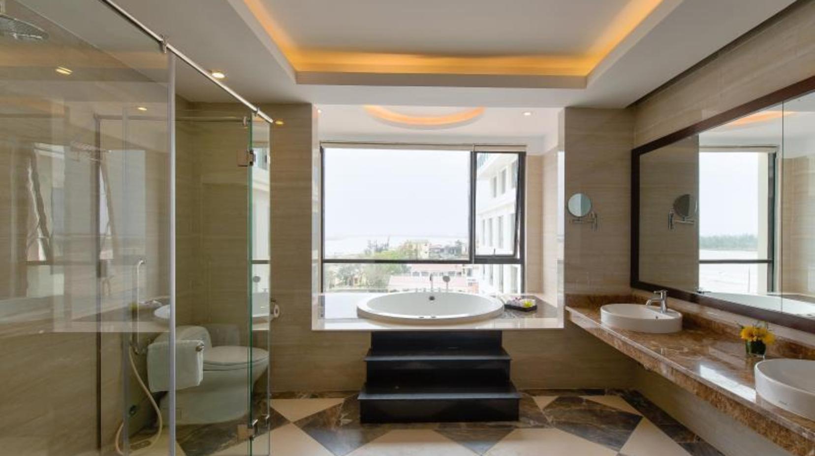 Presidential Suite - Bathroom