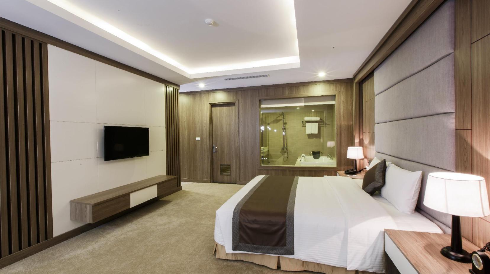 Executive Suite - 1-Bedroom + 1 Living Room - Bed