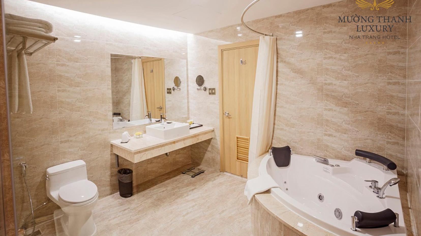 Executive Suite - Bathroom