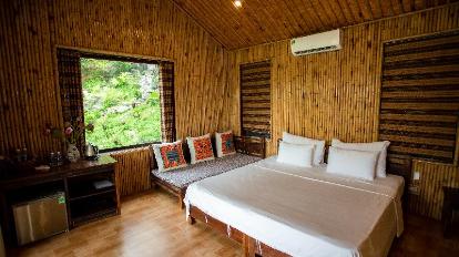 Deluxe Double Room with Balcony - Bedroom