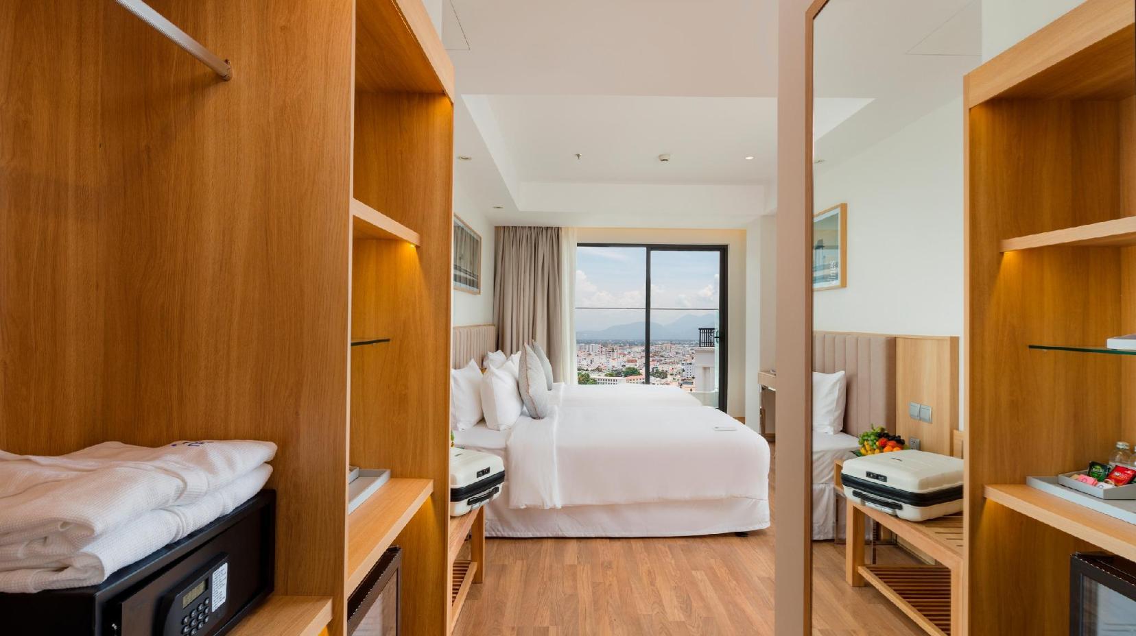 Premium Ocean View Double Room with Balcony - Room plan