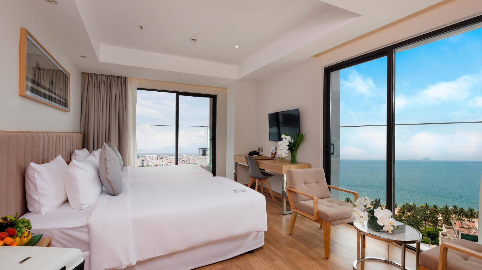 Ocean View Junior Suite with Double Bed and Balcony - Bed