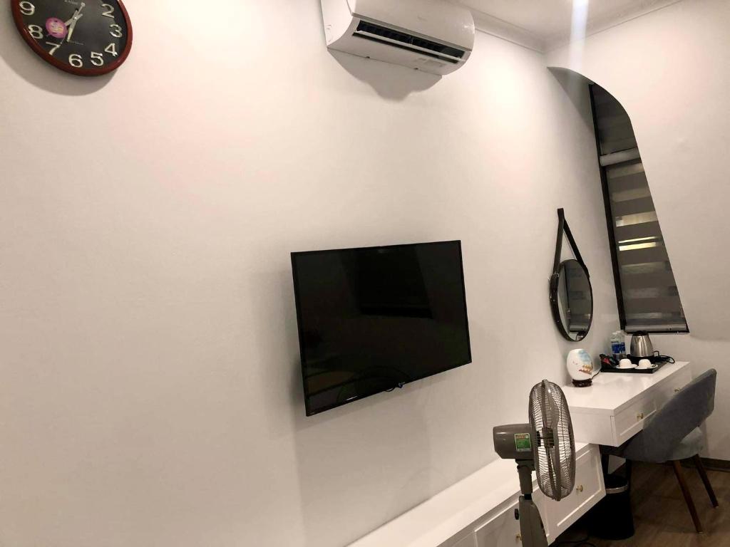 Shared lounge/TV area