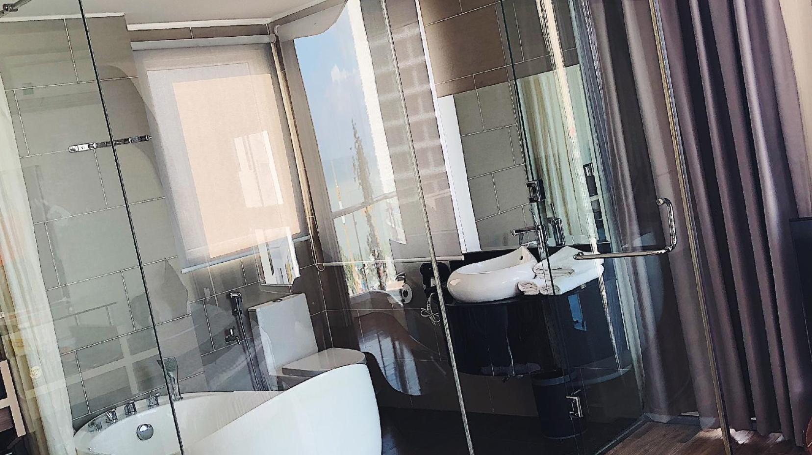 Suite Junior Double with Ocean View - Bathroom