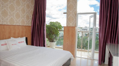 Deluxe Double Room with Balcony - Bed