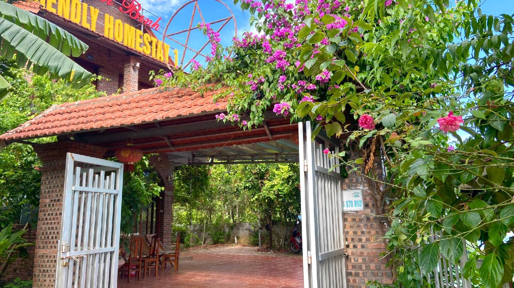 Family Garden View - Entrance