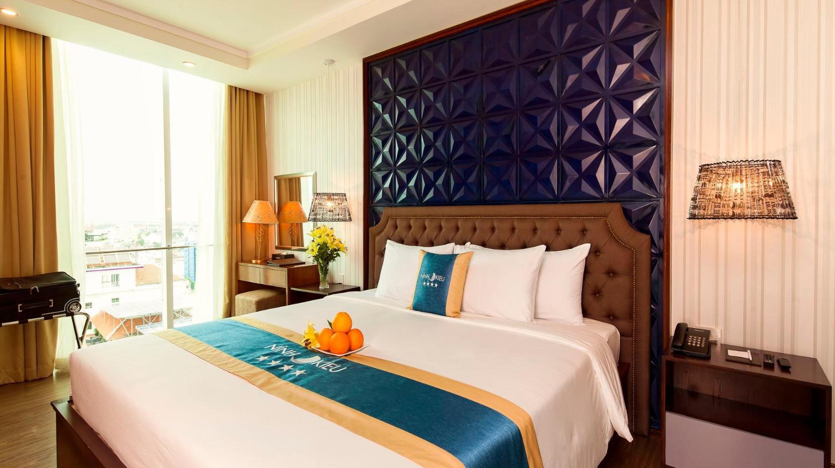 Premium Suite with King Bed - Bedroom