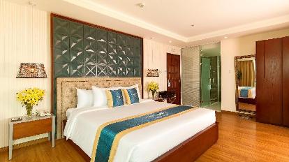 Premium Suite with King Bed - Bed