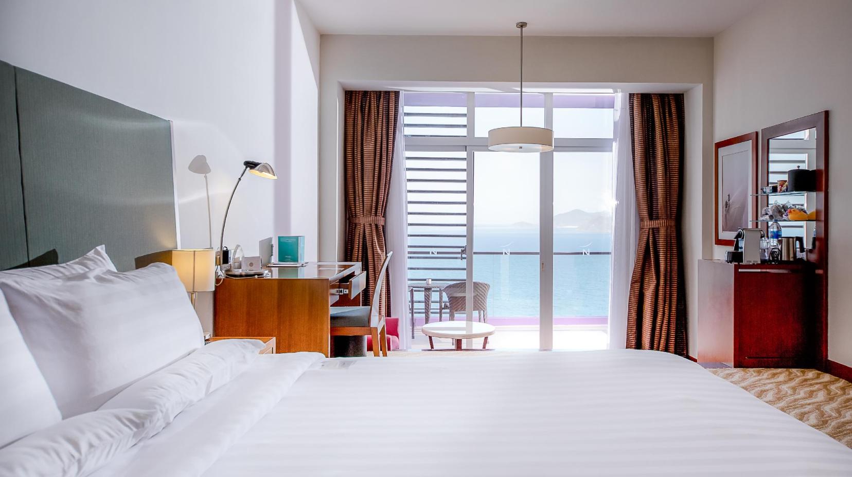 Junior Suite with 1 King-Size Bed Ocean View - Bed