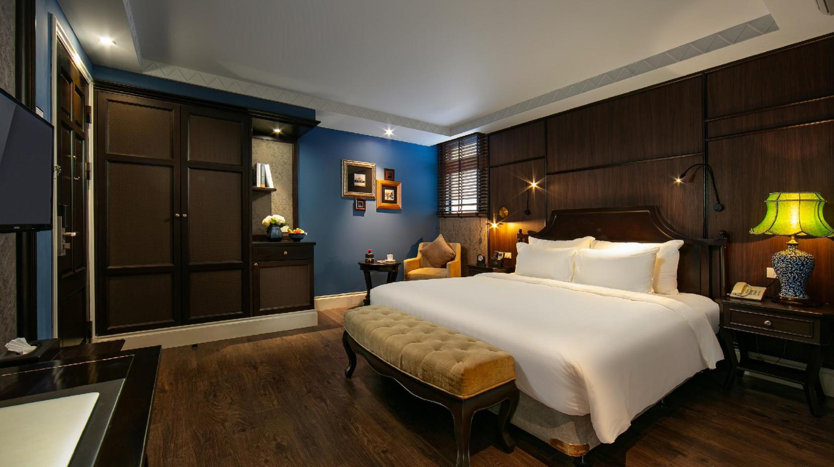 Executive Double Room - Bed