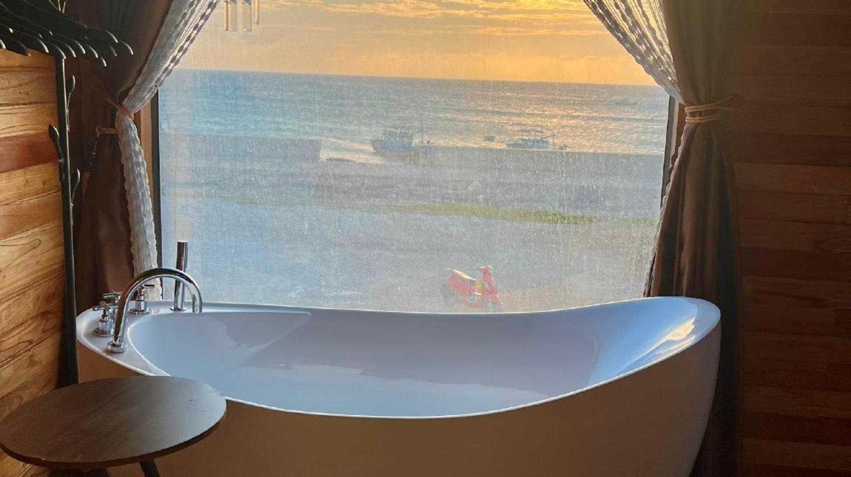 Deluxe Double Room with Sea View - Bathroom