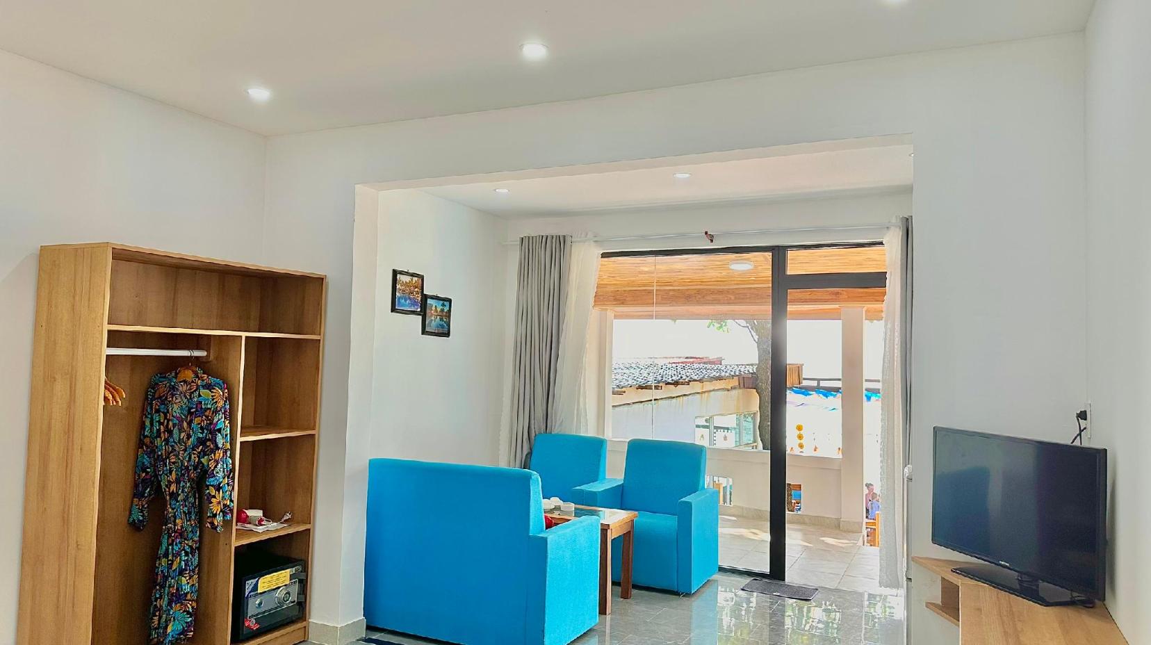 Luxury Beachfront Bungalow - Interior view