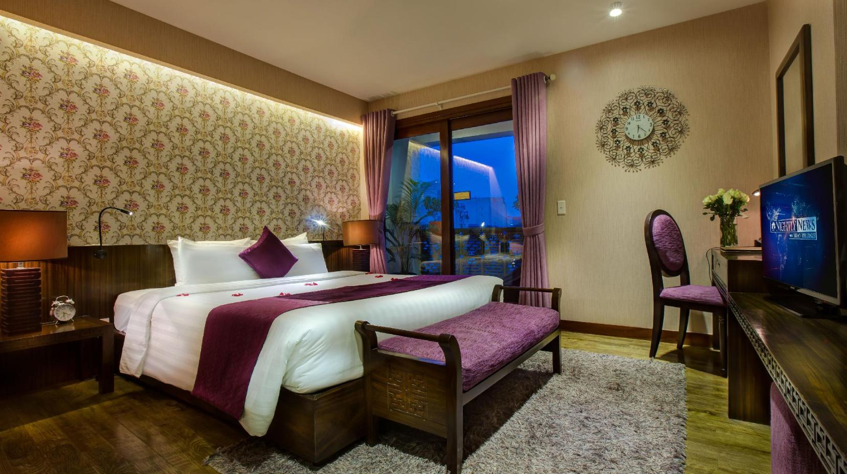 Junior Suite with Balcony - Bed