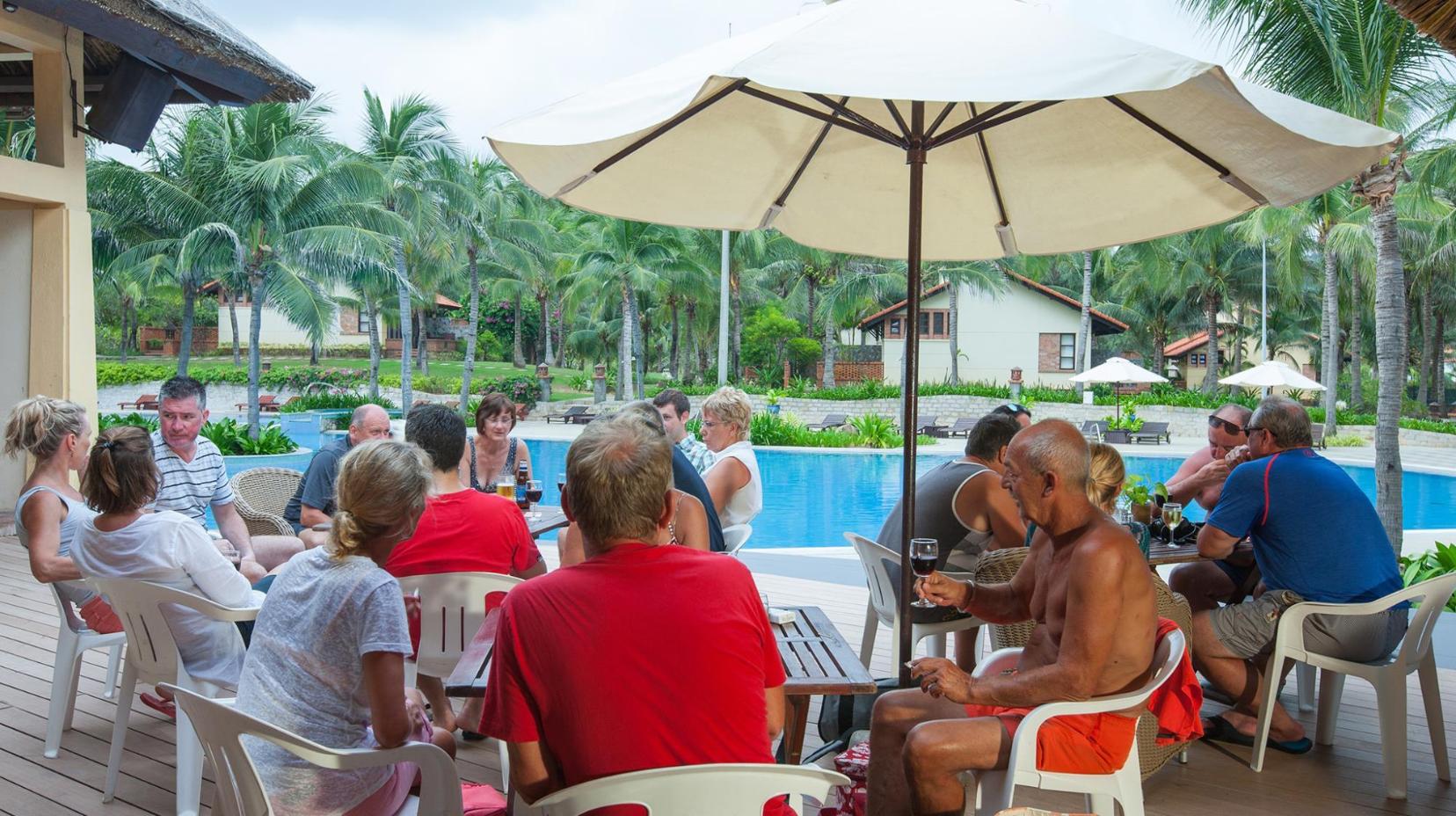 Poolside bar