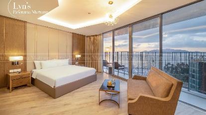 Ocean View King Suite with Balcony - Room plan