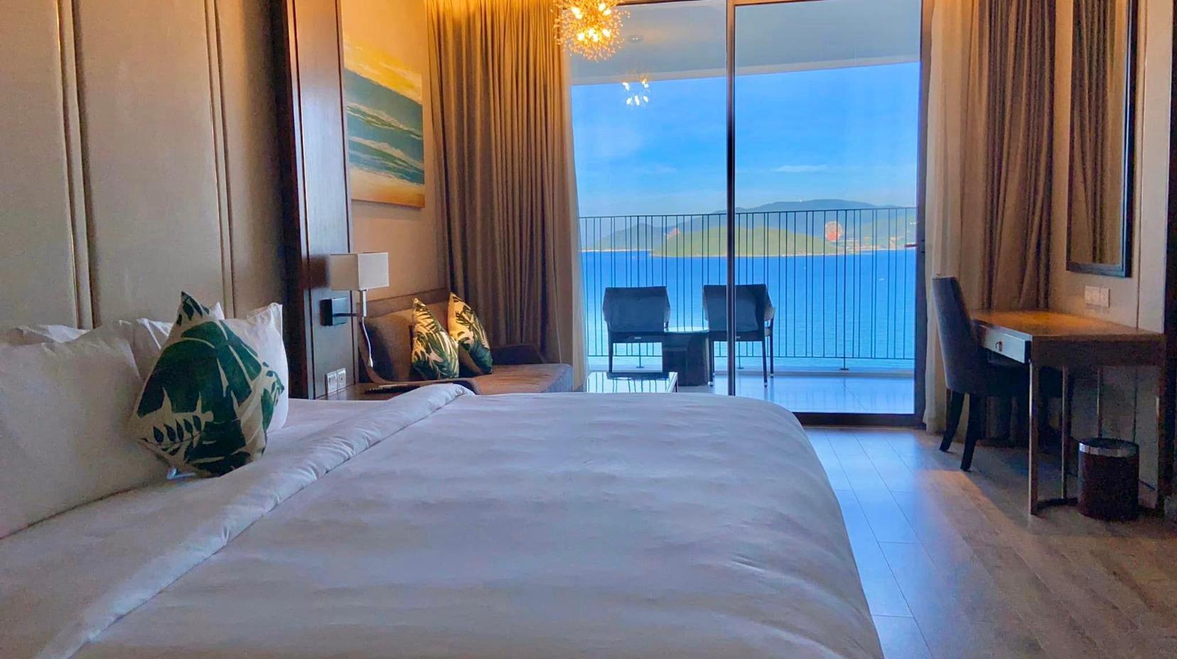 Sea View Studio with Balcony - Bed