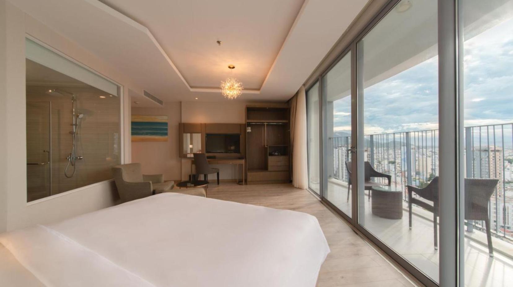 Deluxe Partial Sea View - Bed