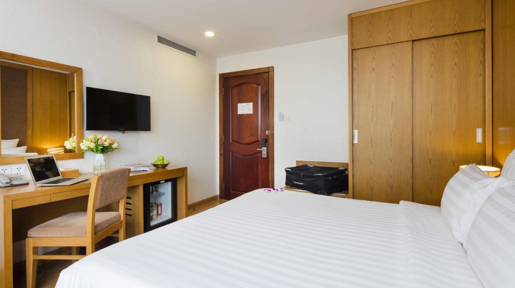 Premium Deluxe Double or Twin Room - Guestroom