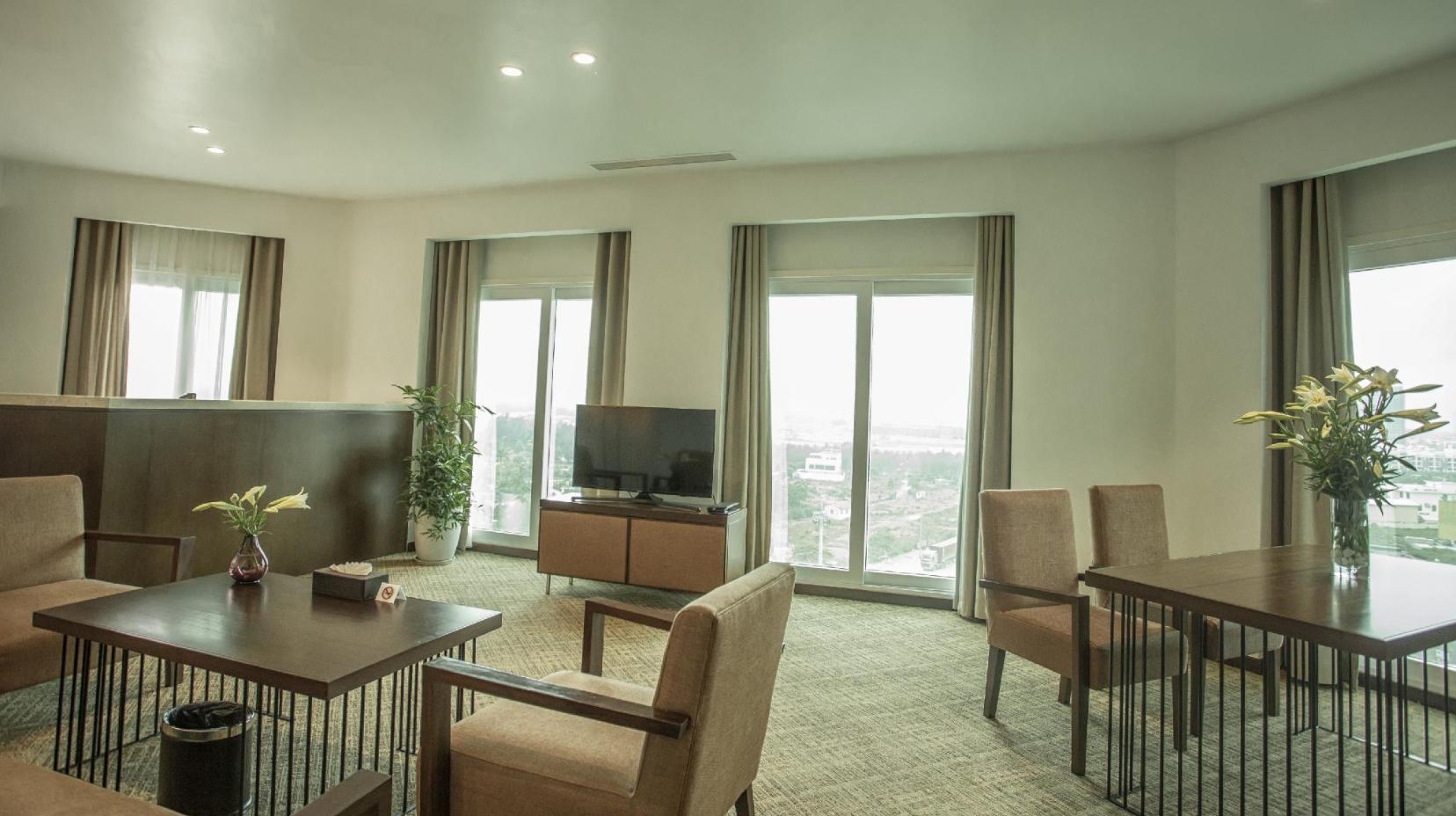 Premium Suite - Separate living room