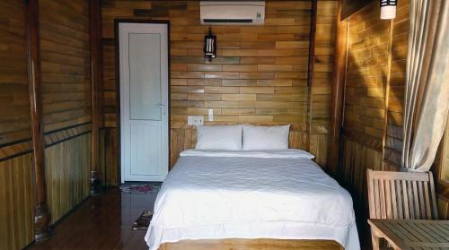 Double Room (Wooden)