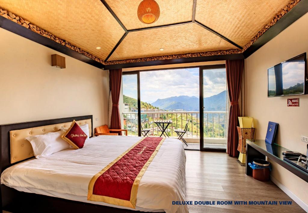 Deluxe Double Room with Mountain View