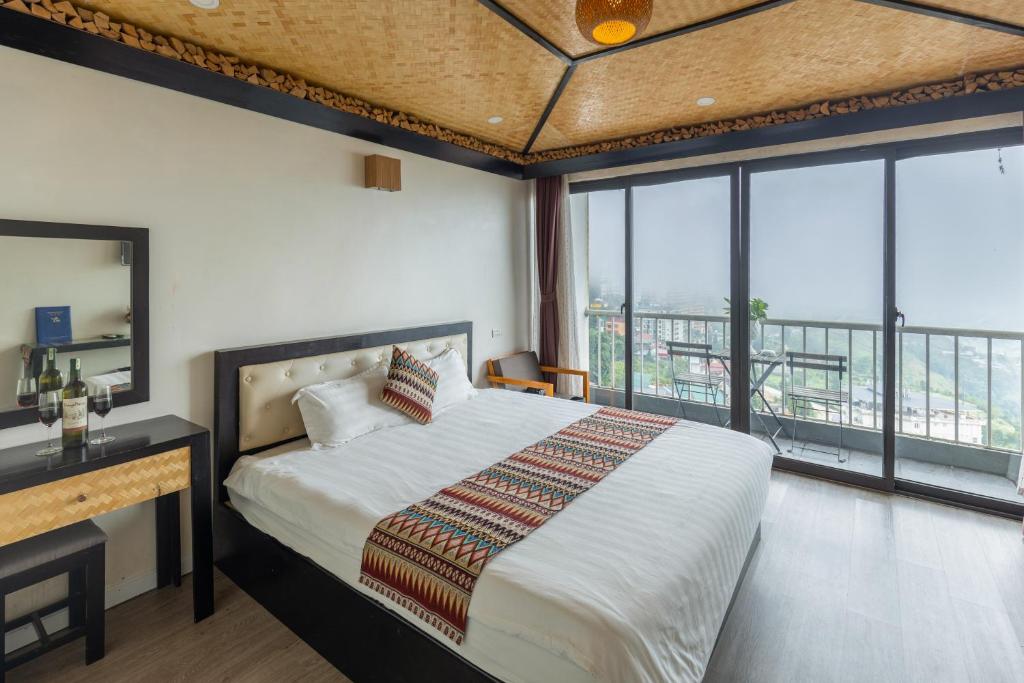 Deluxe Double Room with Mountain View