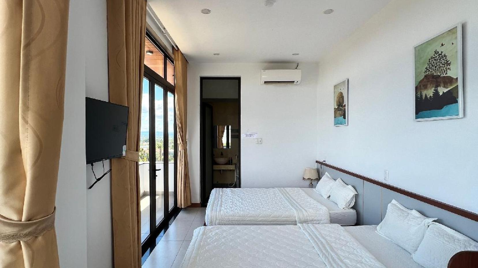 Quadruple Room with Balcony - Bed