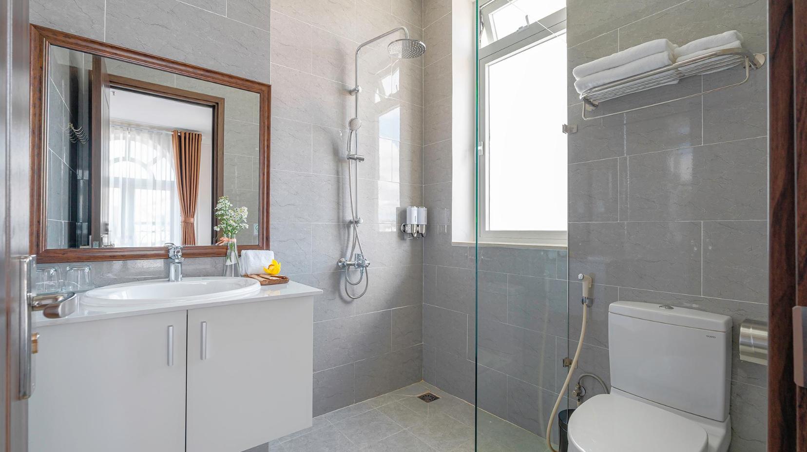 Superior Double Room without Balcony - Bathroom