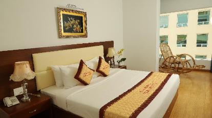 Deluxe King Double Room - Bed