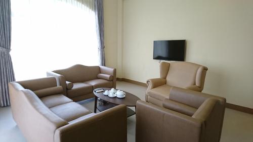 Shared lounge/TV area