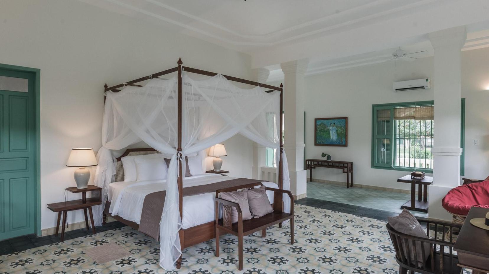 Colonial Suite - Bed