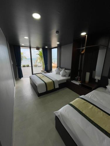 Quadruple Room with Private Bathroom