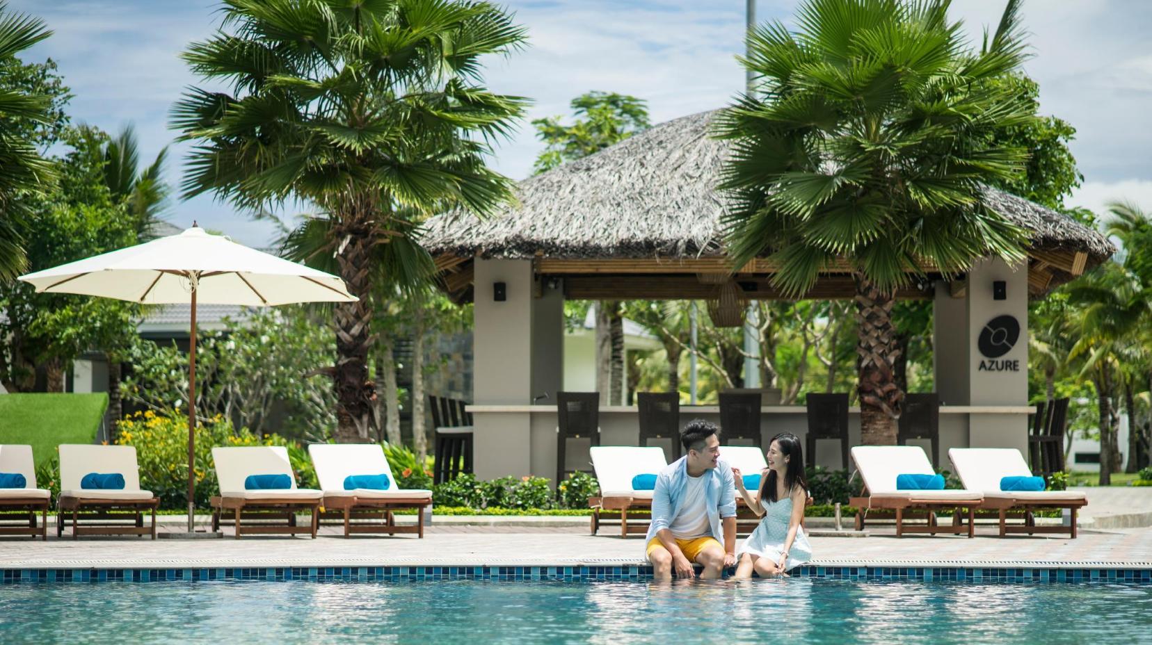 Poolside bar