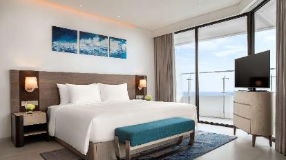 Executive Corner Suite - Ocean View - Bed